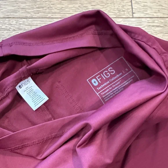 Figs burgundy maternity joggers. Size small - Picture 3 of 3